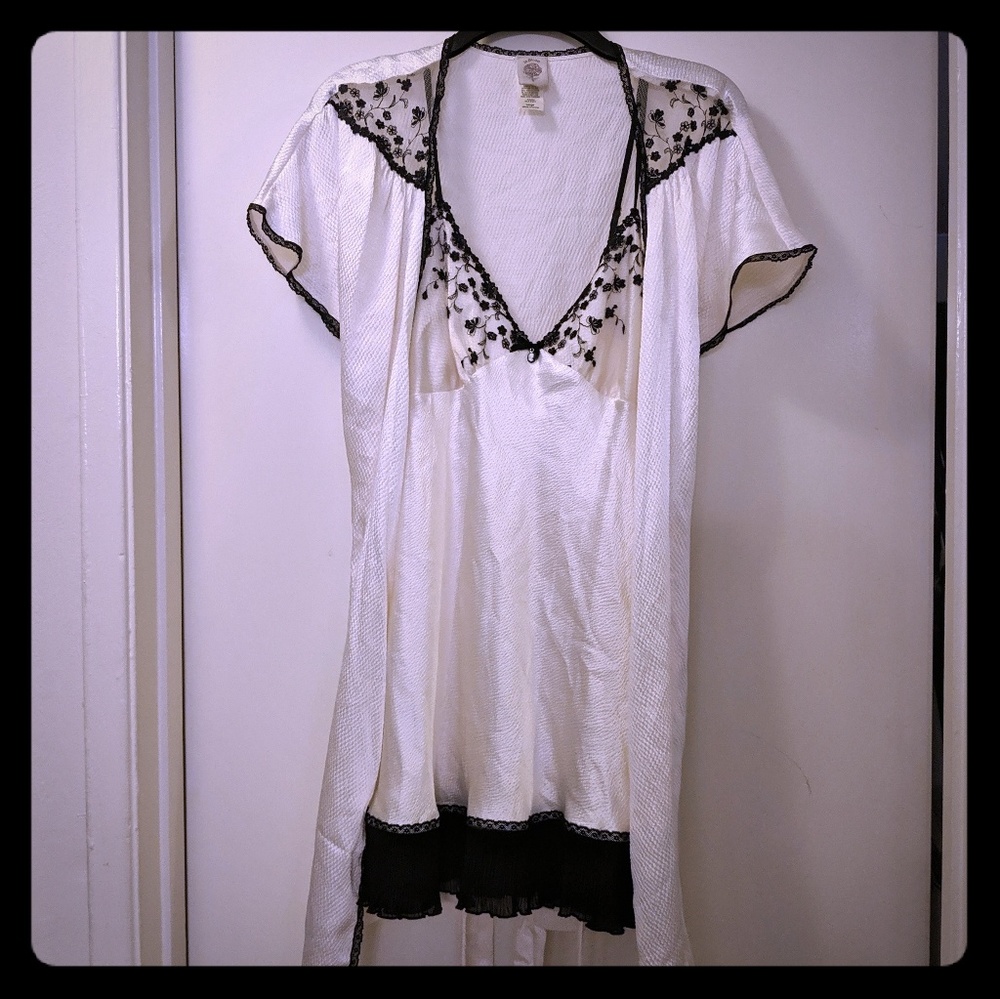 In Bloom by Jonquil Nightgown and Robe